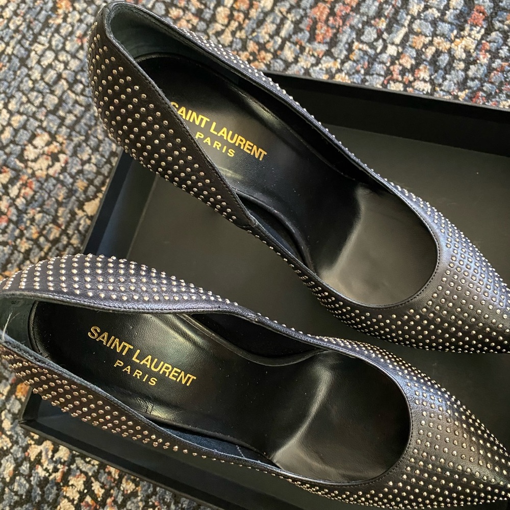 Shoe - Picture 3 of 8